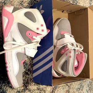 Adidas Shoes Roundhouse W